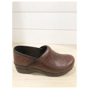 Dansko XP Clogs Tooled Floral Chef Nurse Shoes Brown Size  36($). 4562